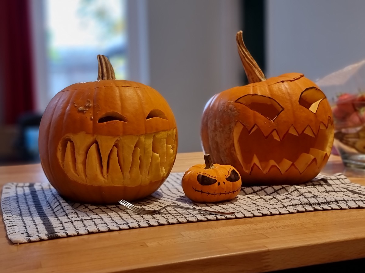 Camera sample portrait of two large and one small carved pumpkins, taken on the Samsung Galaxy S21 Ultra