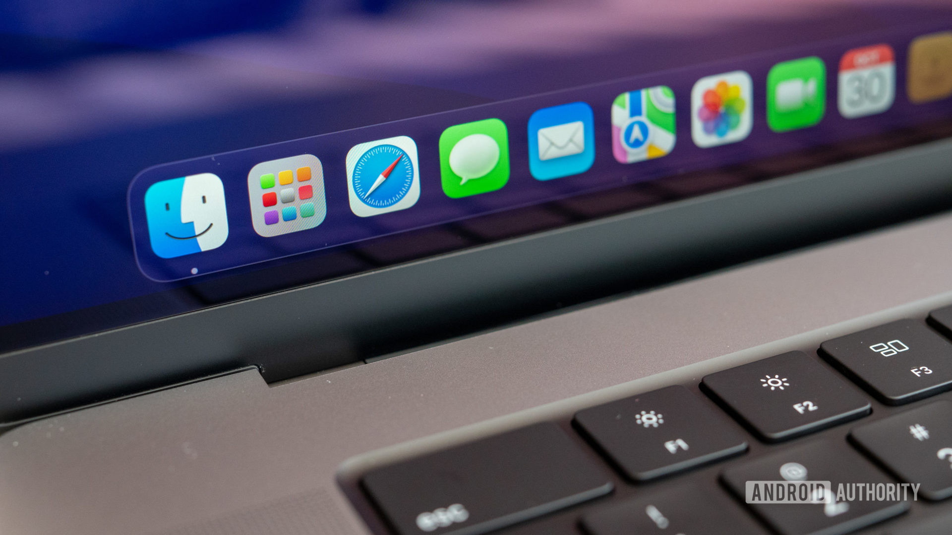Macbook Pro 2021 app dock detail