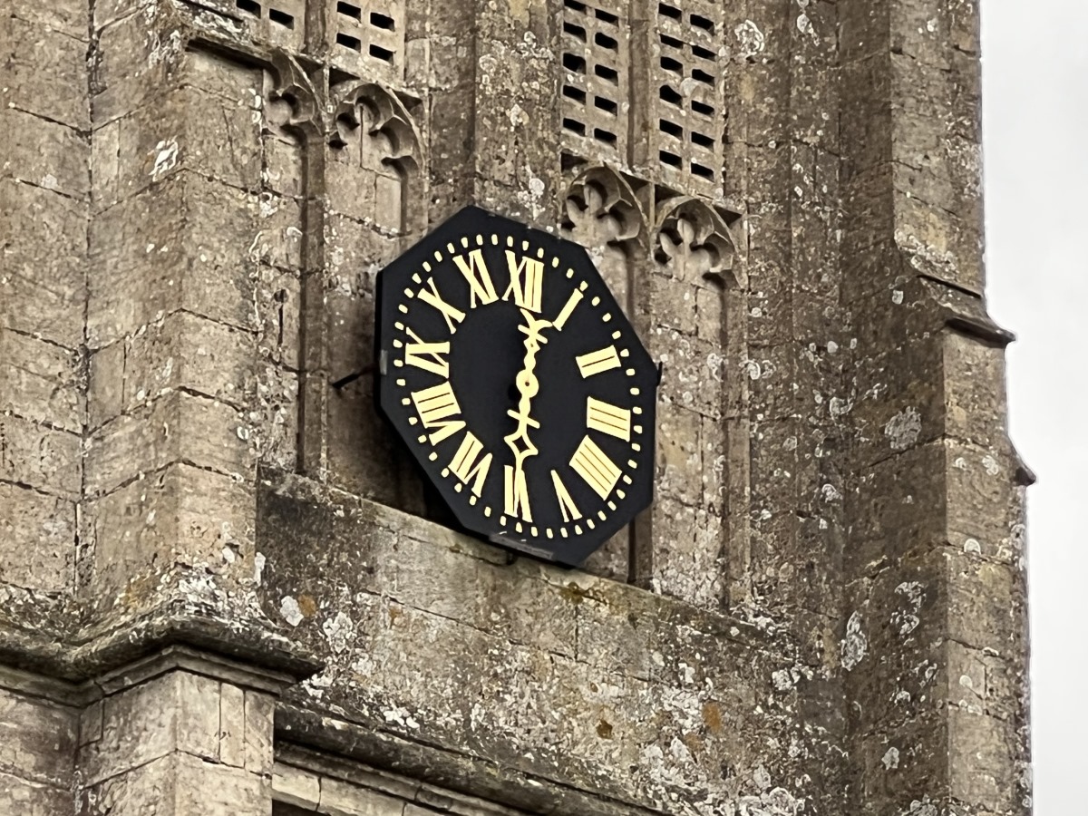 Zoom 10x shot of a church tower's black and gold clock on the Apple iPhone 13 Pro Max