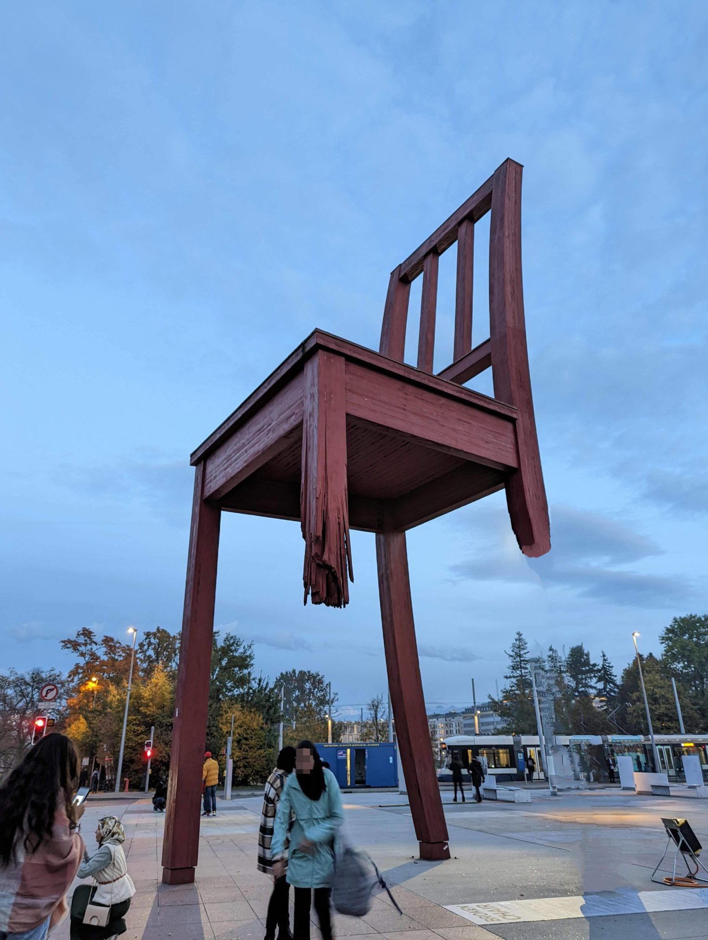 Geneva broken chair edited with the Pixel 6's Magic Eraser