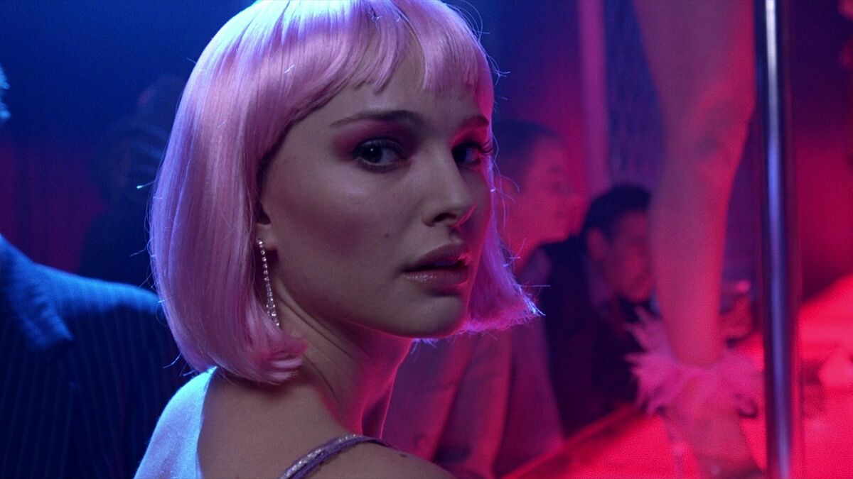Natalie Portman in a pink wig in Closer