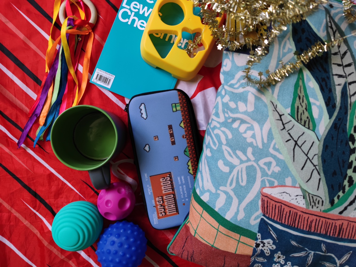 Random selection of colorful household objects shot on Xiaomi Mi 11 Ultra