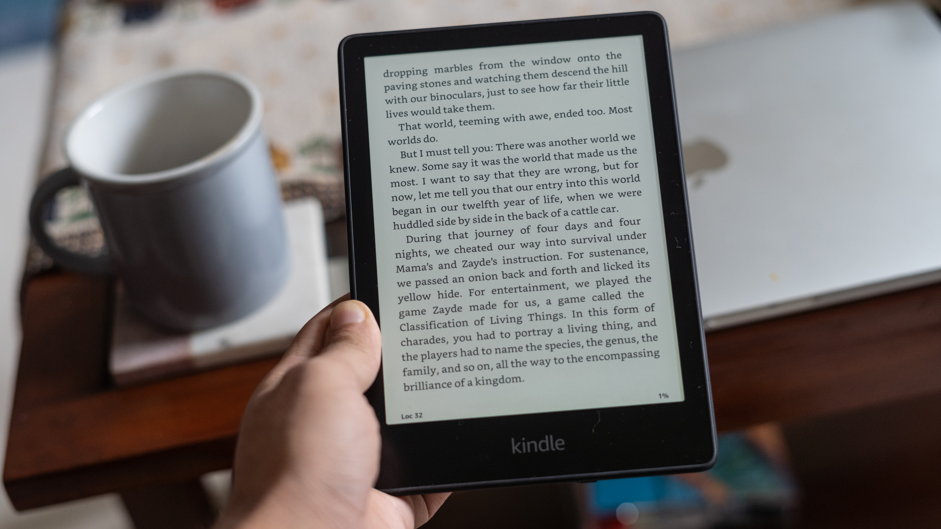 Kindle Paperwhite 2021 reading a book