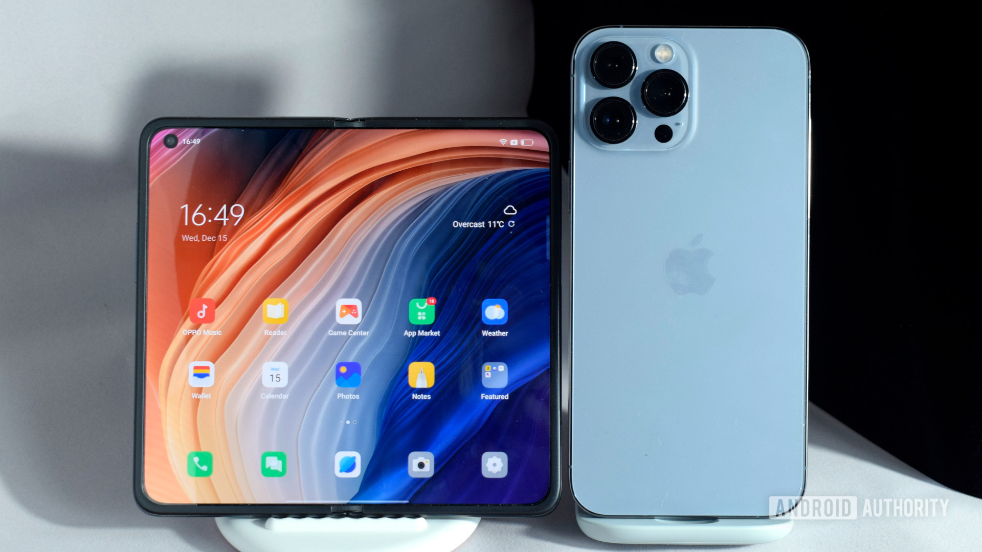 OPPO Find N vs iPhone 13 Pro Max open