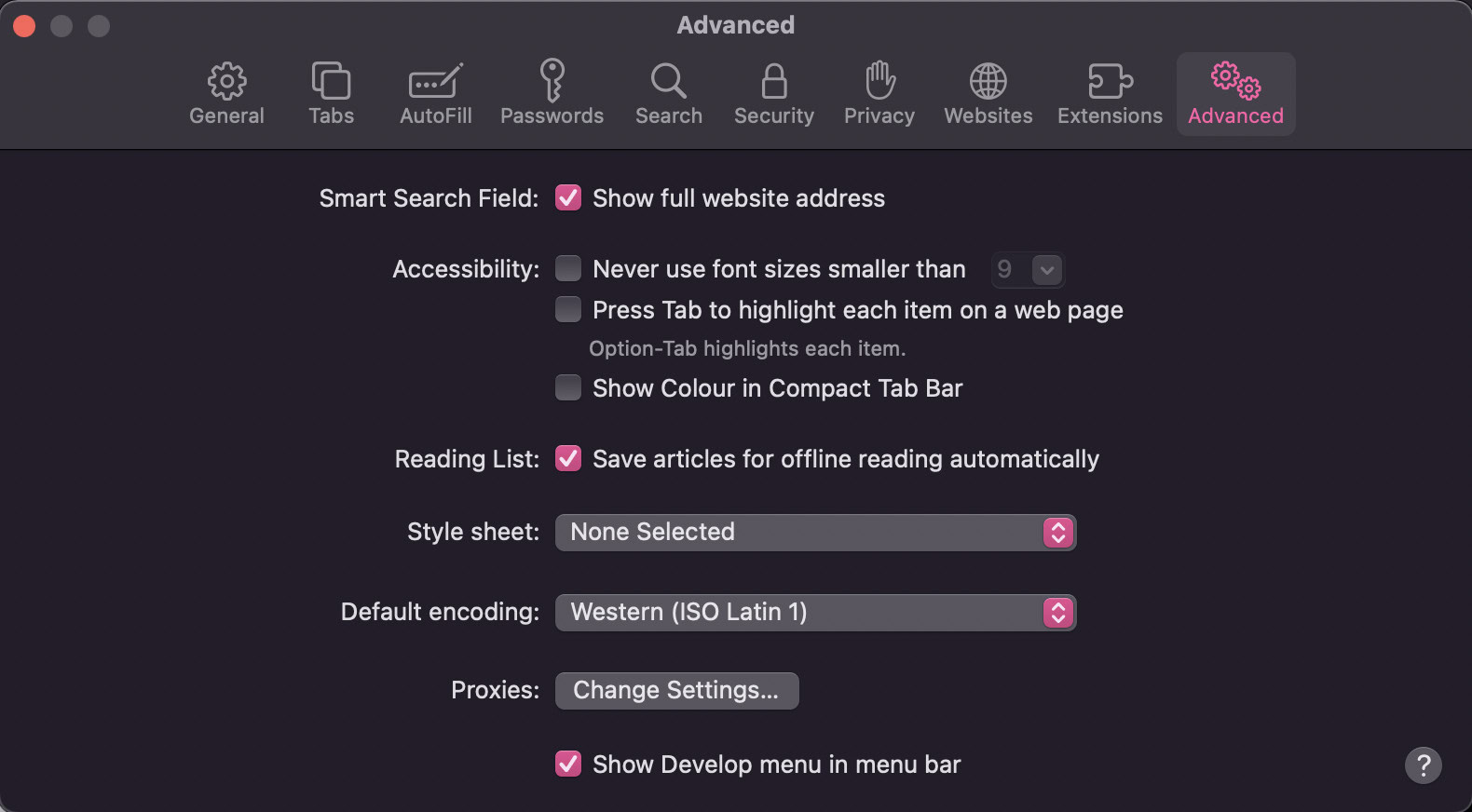Włącz menu Rozwijaj w ustawieniach zaawansowanych przeglądarki Safari.