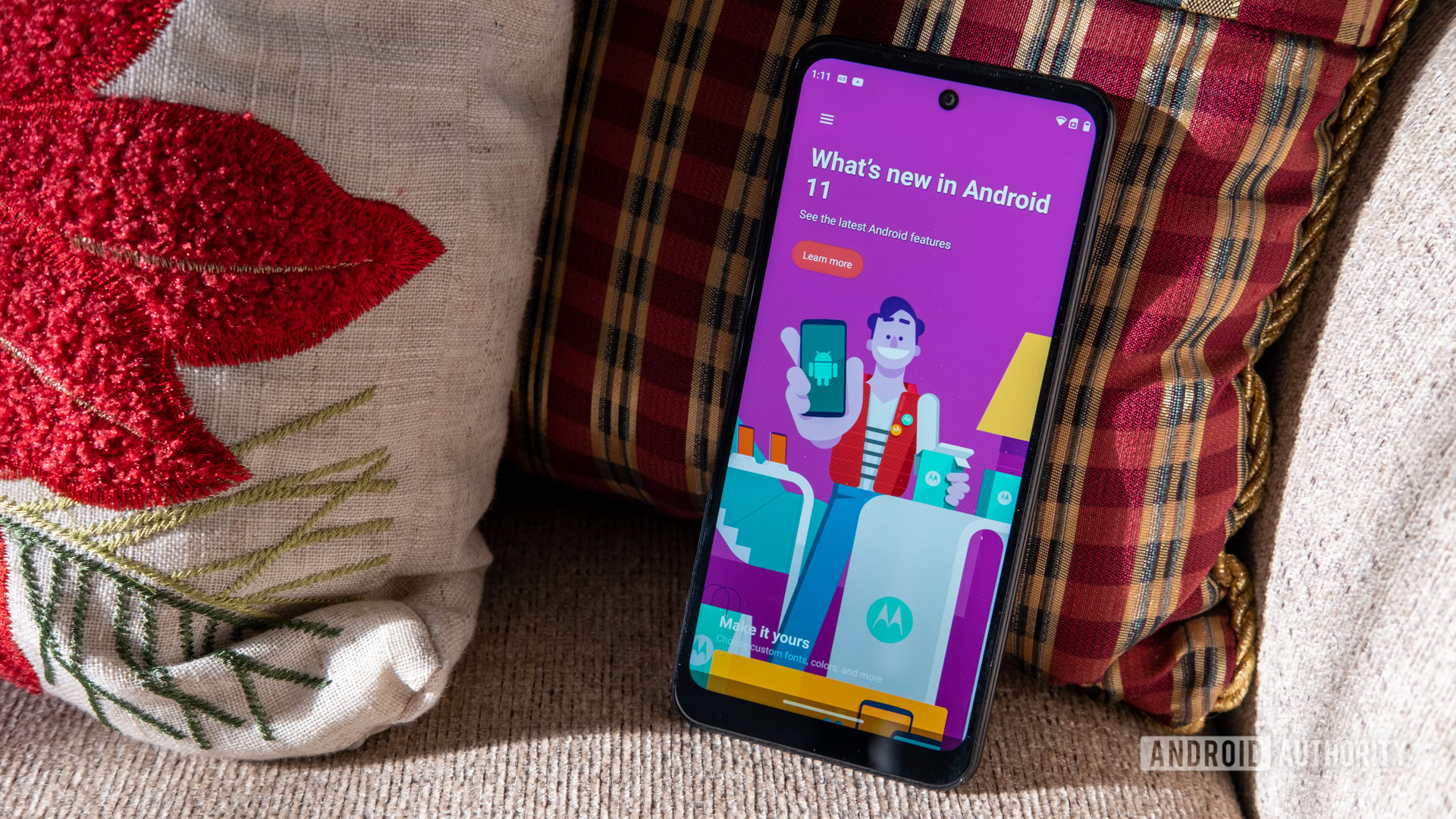 Приложение Motorola Moto G Power 2022 Moto на диване