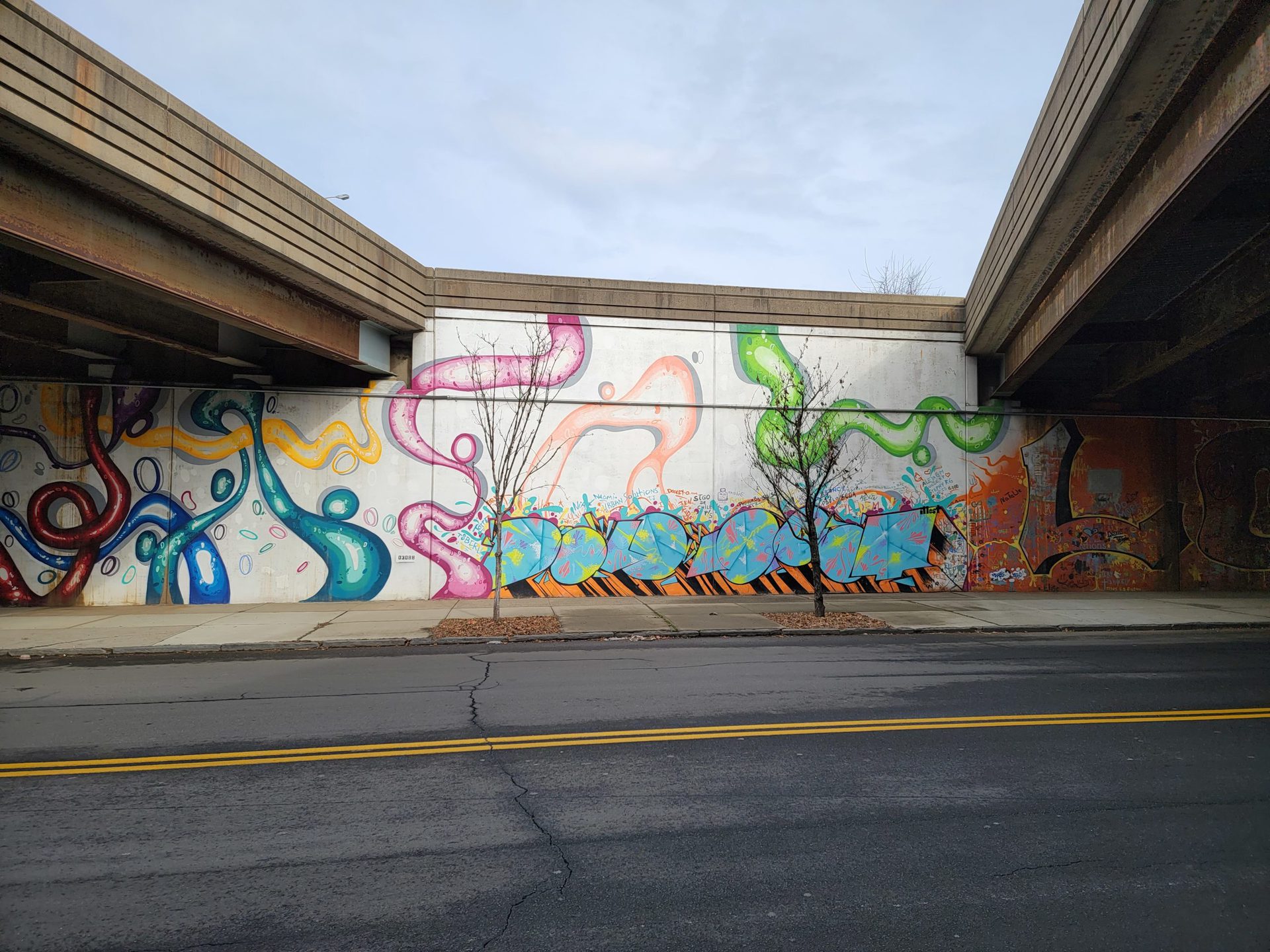 A graffiti underpass at 0x zoom.