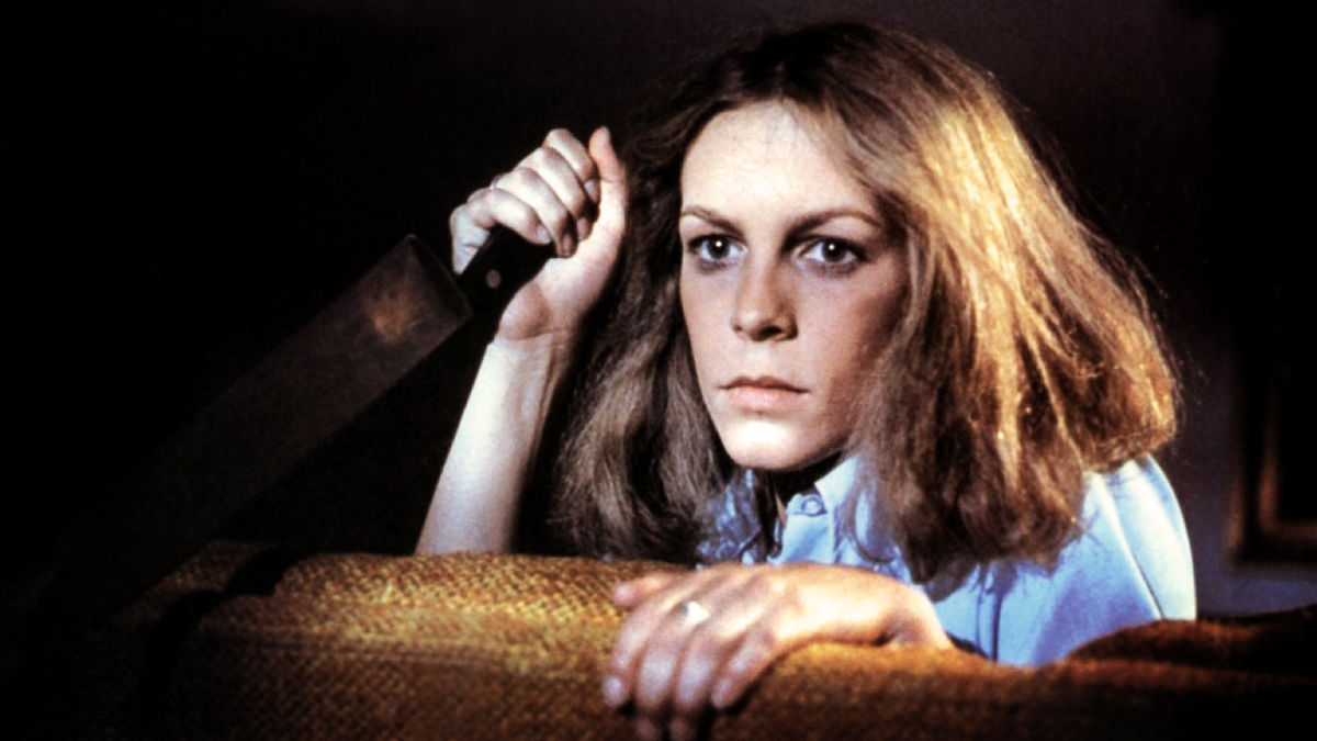 Jamie Lee Curtis as Laurie Strode holding a knife in Halloween