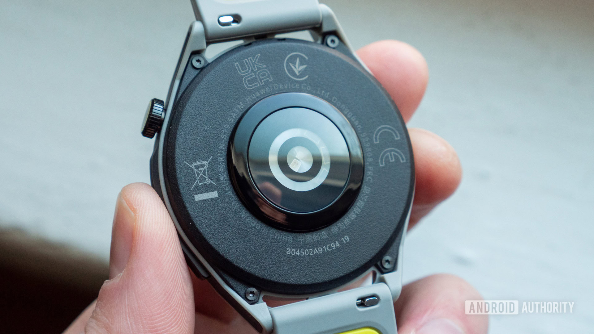 HUAWEI Watch GT Runner in hand heart rate sensor