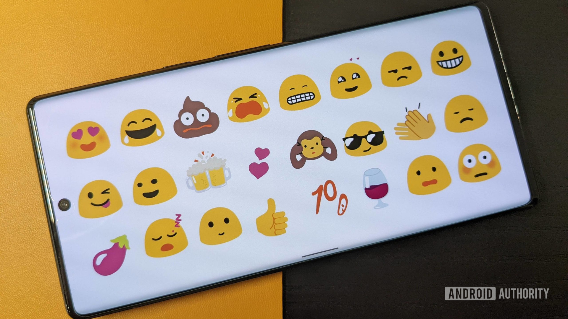 Paket stiker emoji gumpalan pada Pixel 6 dengan latar belakang kuning dan hitam
