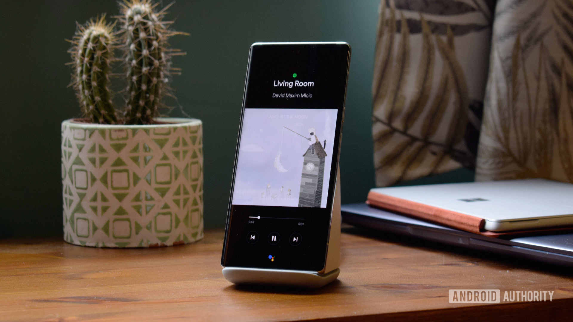 Google Pixel Stand Music Display