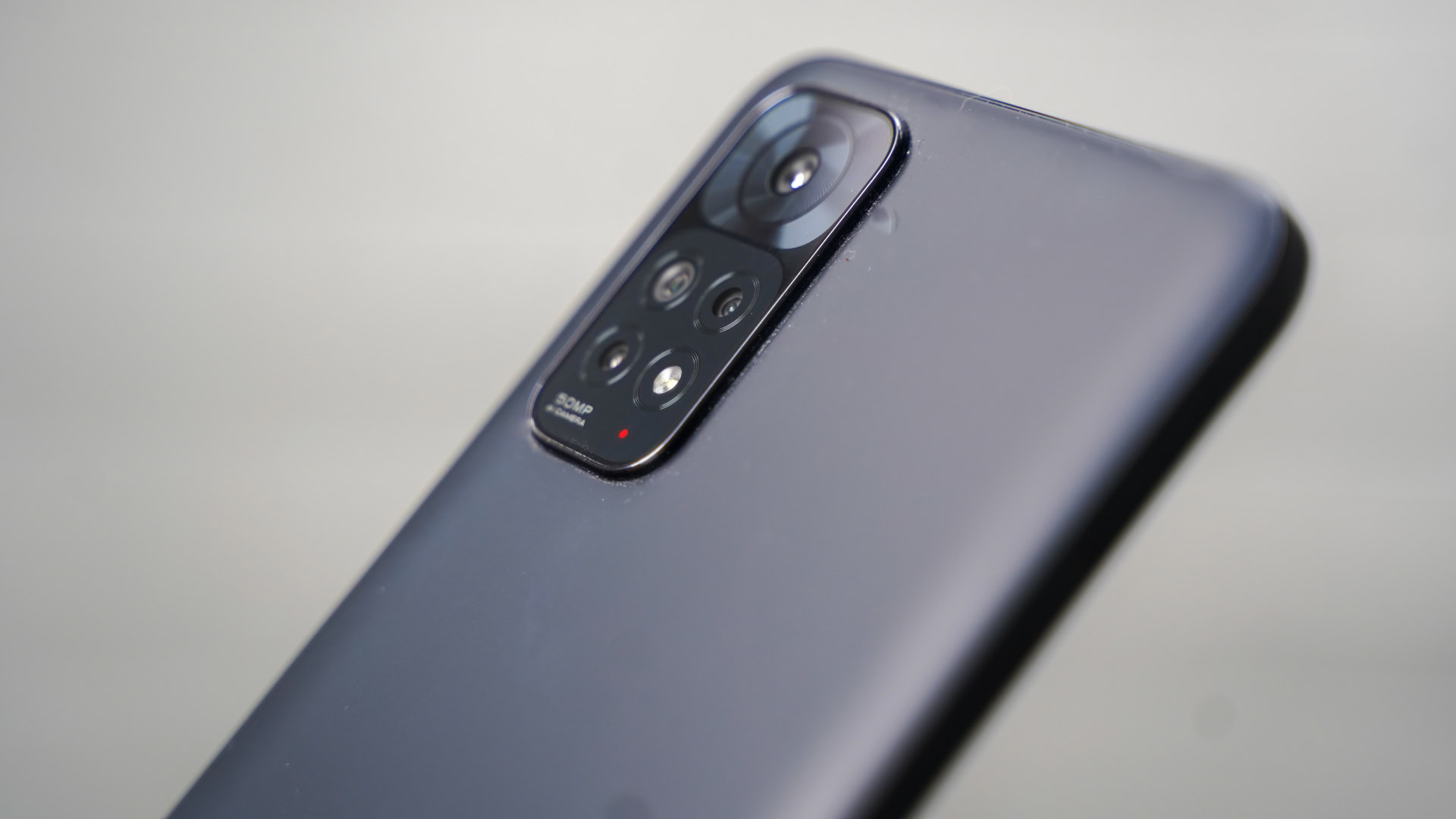 Redmi Note 11 camera bump angled