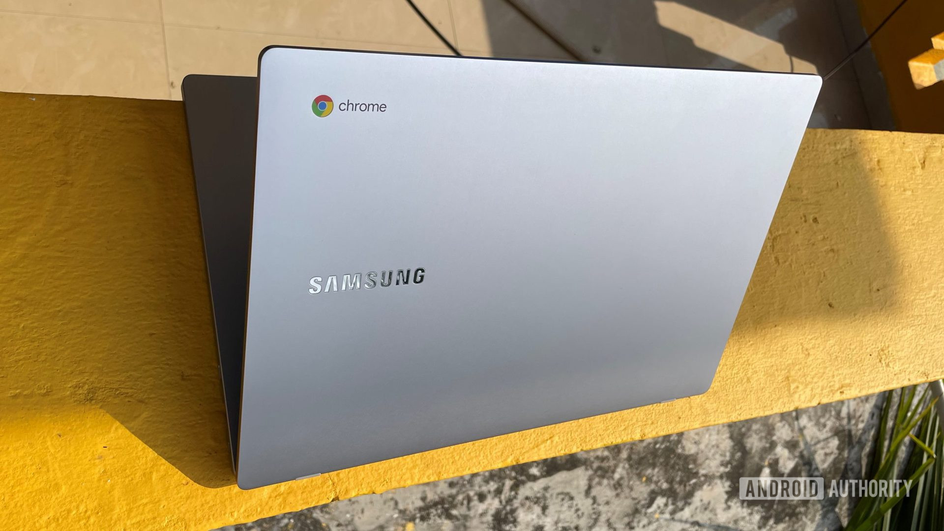 Samsung Galaxy Chromebook 4 half close back scaled