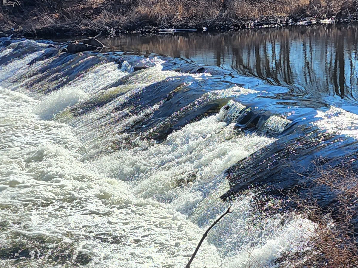 Samsung Galaxy S22 Ultra waterfall picture crop