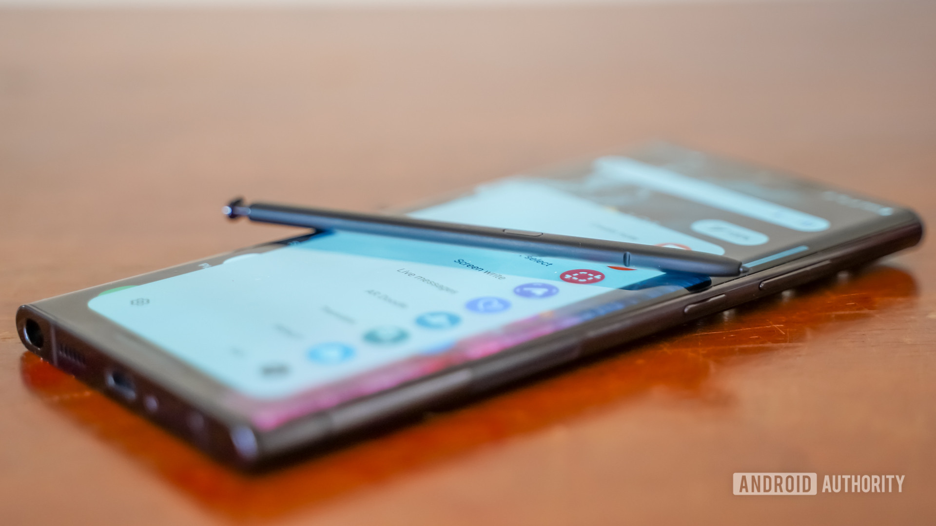 Samsung Galaxy S22 Ultra with S pen at rest