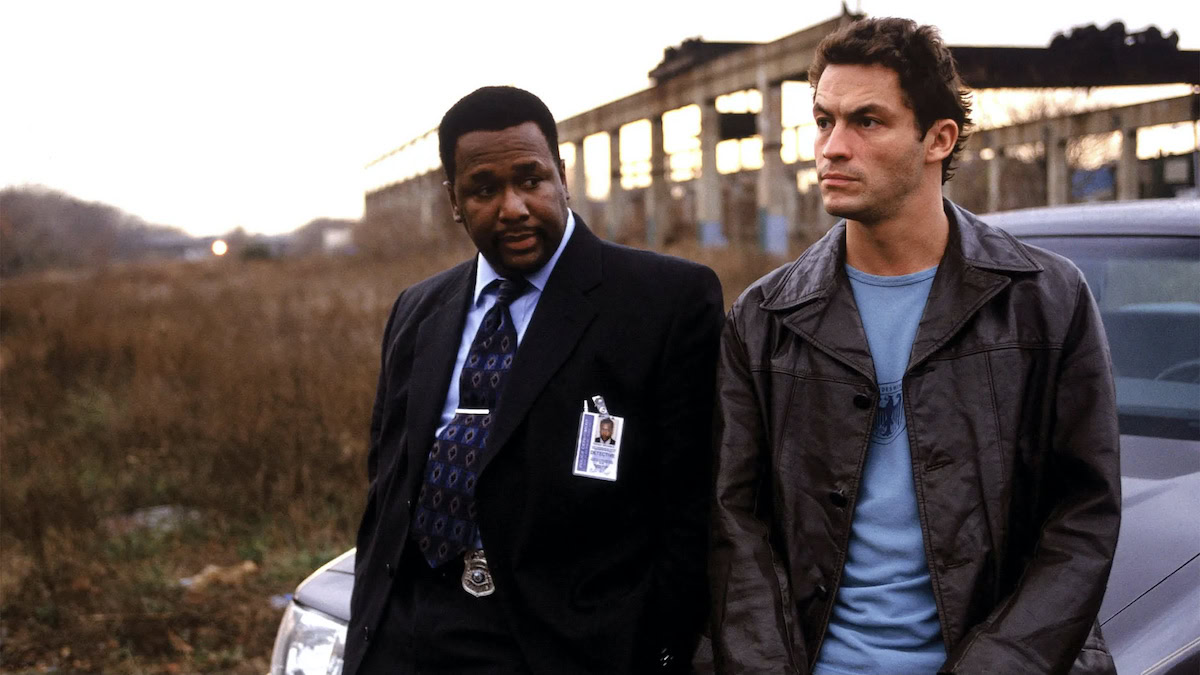 Dominic West and Wendell Pierce lean back against a car in The Wire - Best HBO Max shows