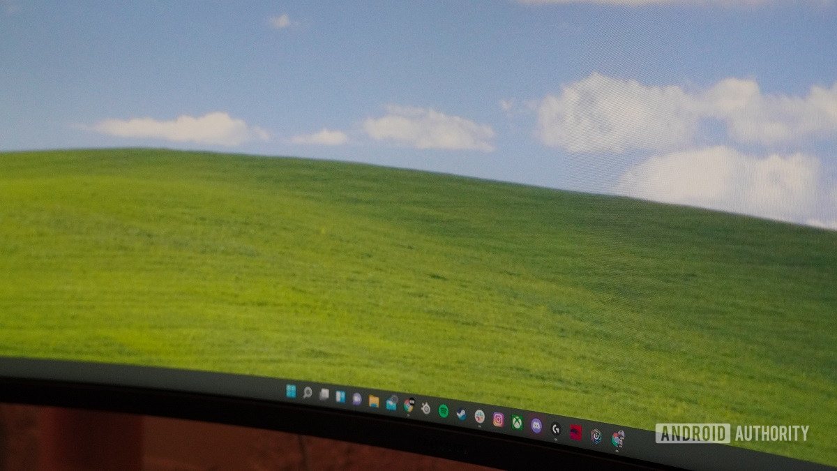Windows 11 home screen shot