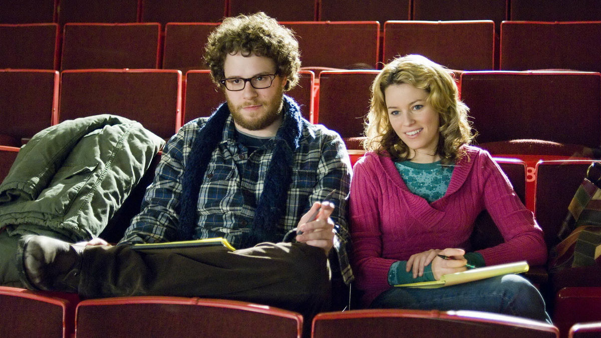 Seth Rogen and Elizabeth Banks seated in a theater in Zack and Miri Make a Porno