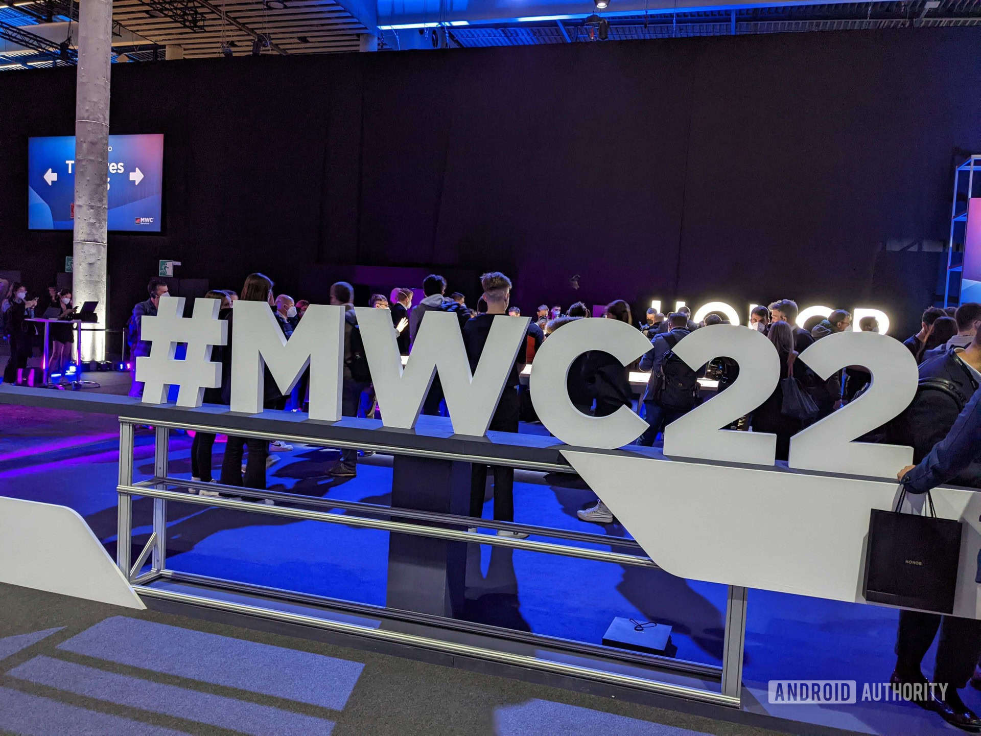 mwc22 hashtag logo barcelona 2022