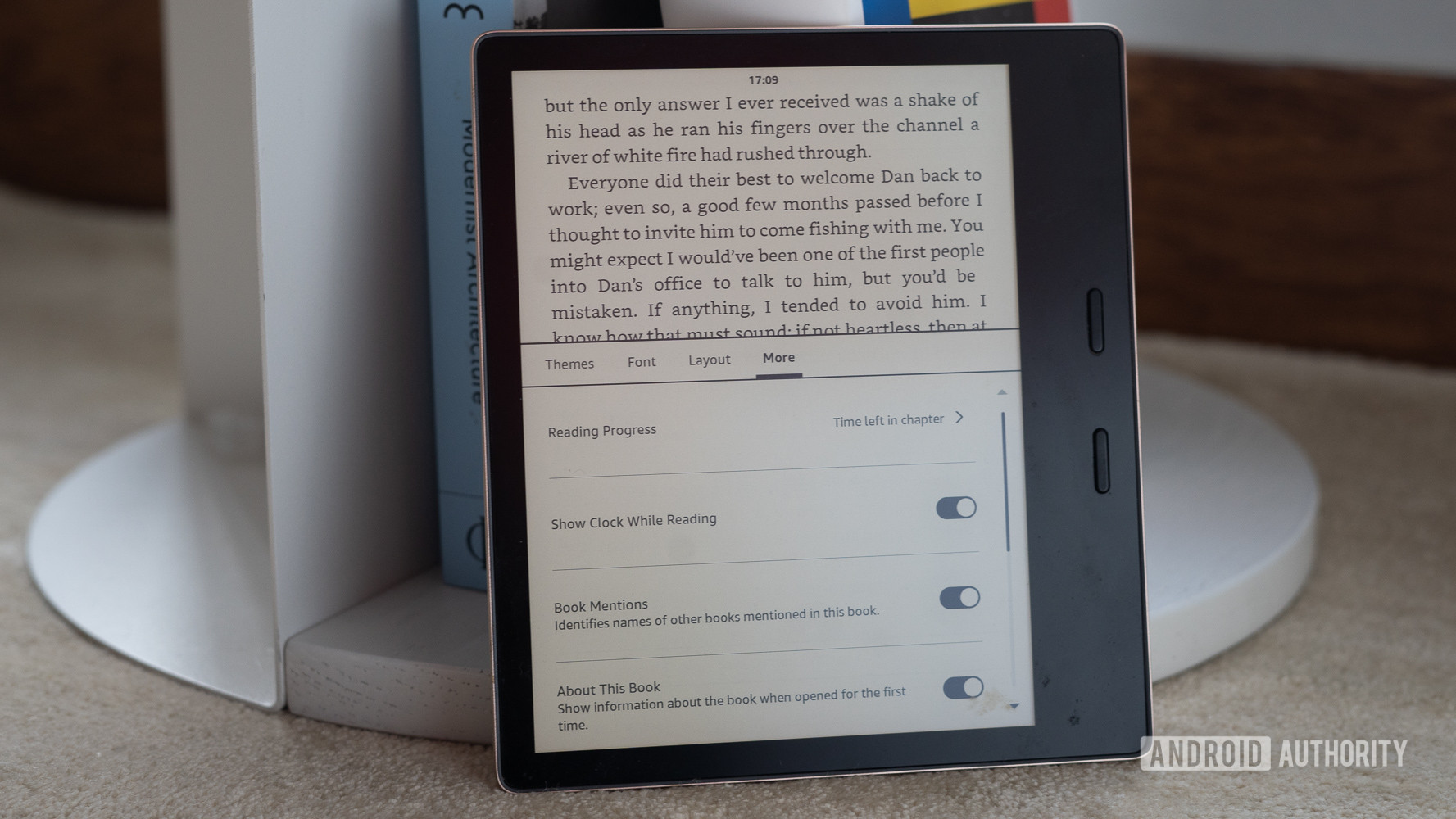 Amazon Kindle Tips show clock while reading