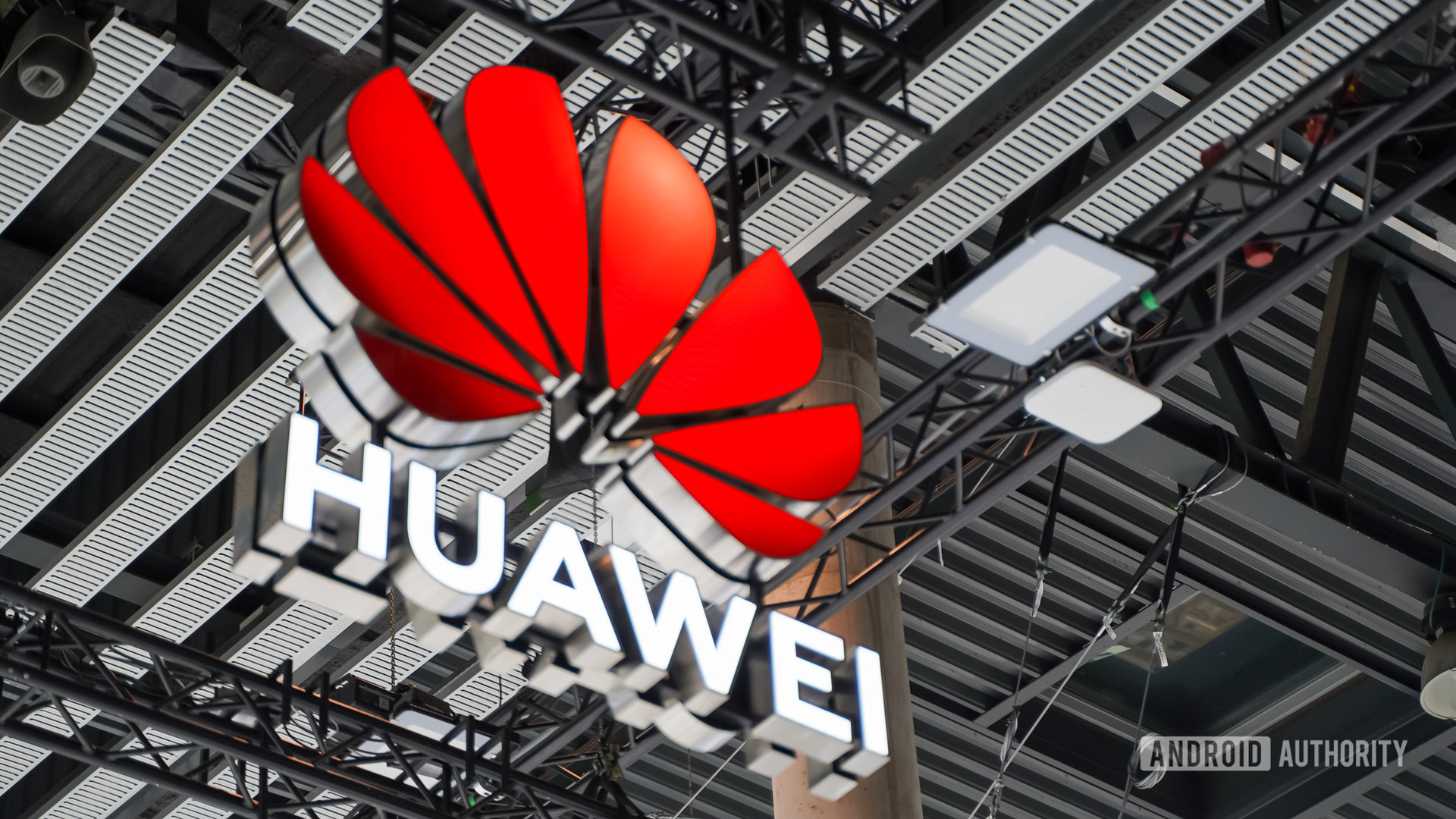 Huawei Logo angled MWC 2022