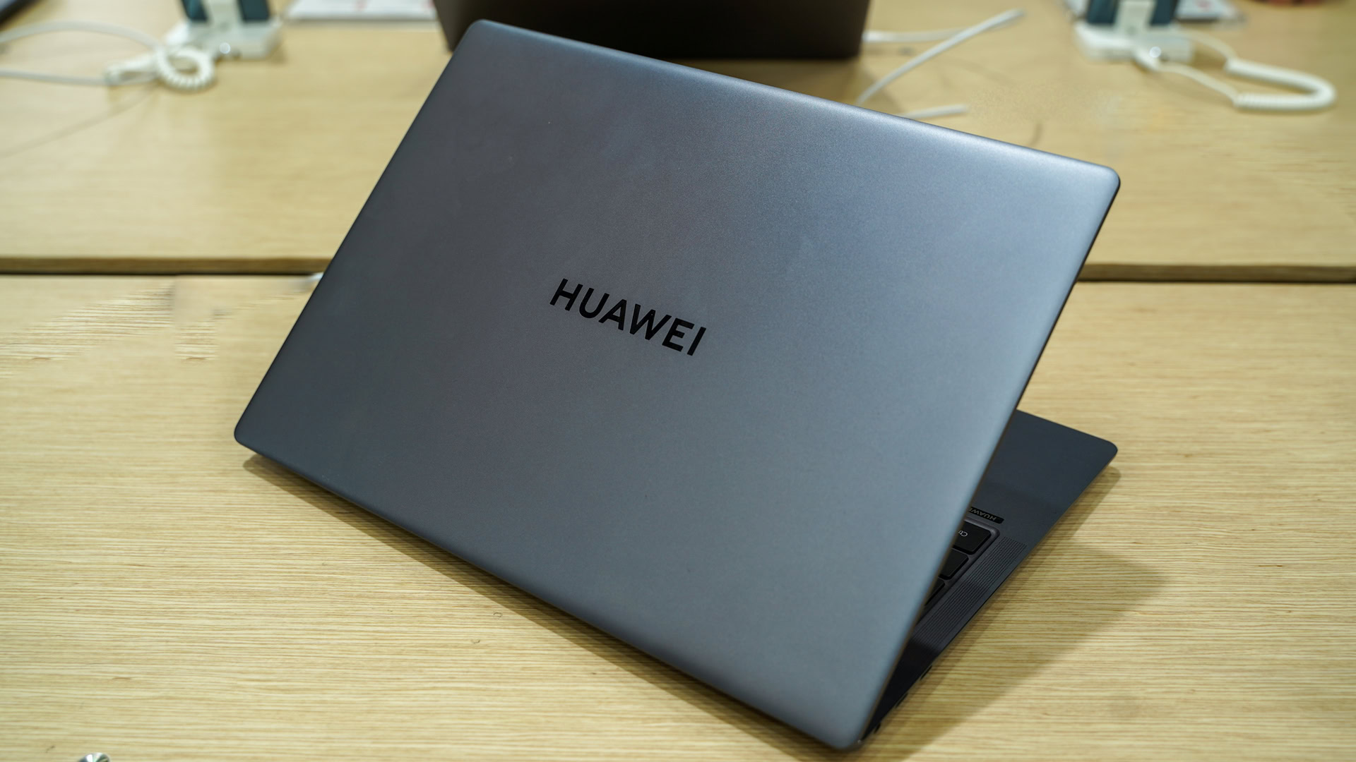 Huawei MateBook X Pro 2022 top panel