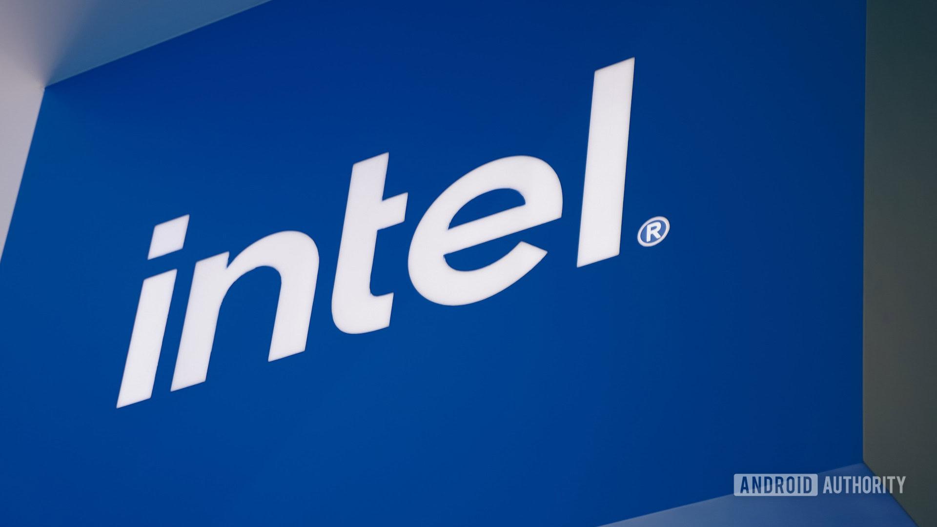 Logo Intel incliné MWC 2022