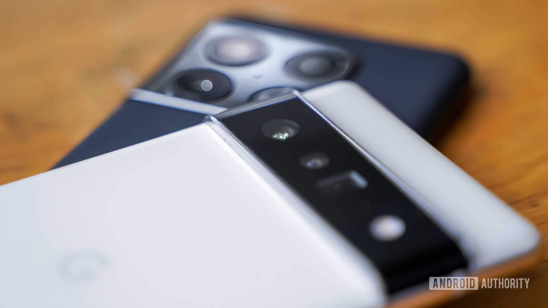 OnePlus 10 Pro vs Google Pixel 6 Pro kamera sudut curam