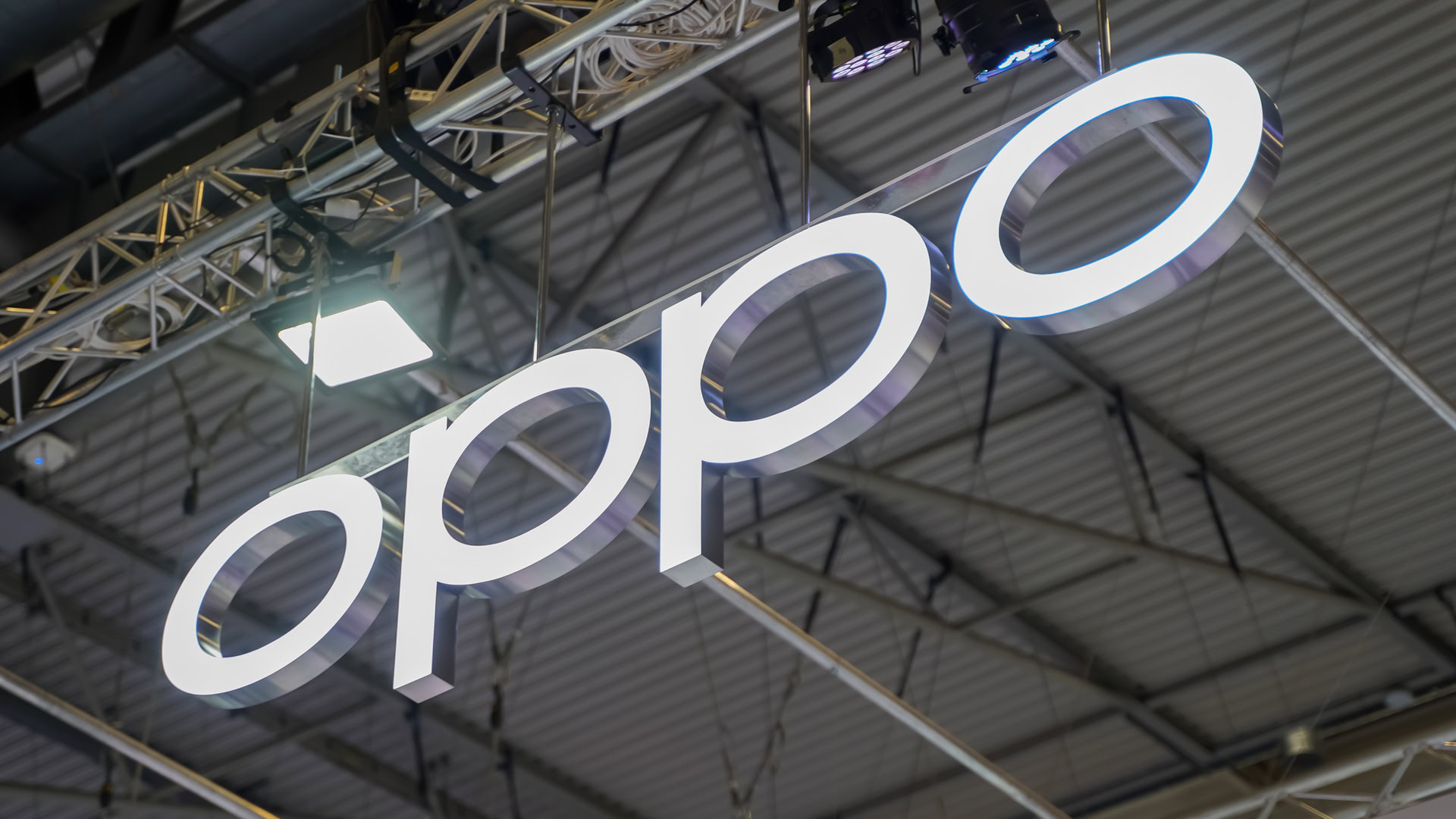 OPPO logo angled MWC 2022