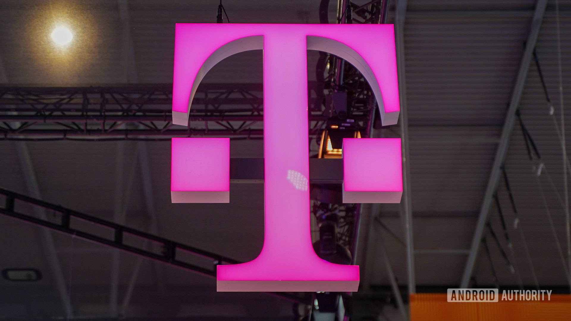 Logotipo de T Mobile recto MWC 2022