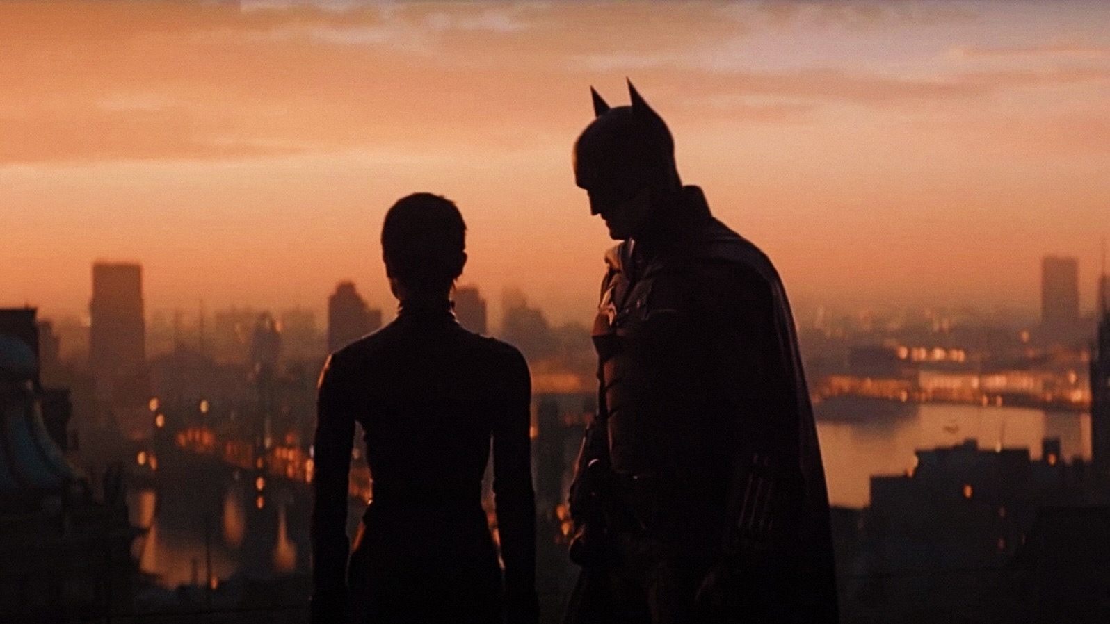 Zoe Kravitz and Robert Pattinson in silhouette as Batman and Catwoman in The Batman - when is the batman streaming on hbo max