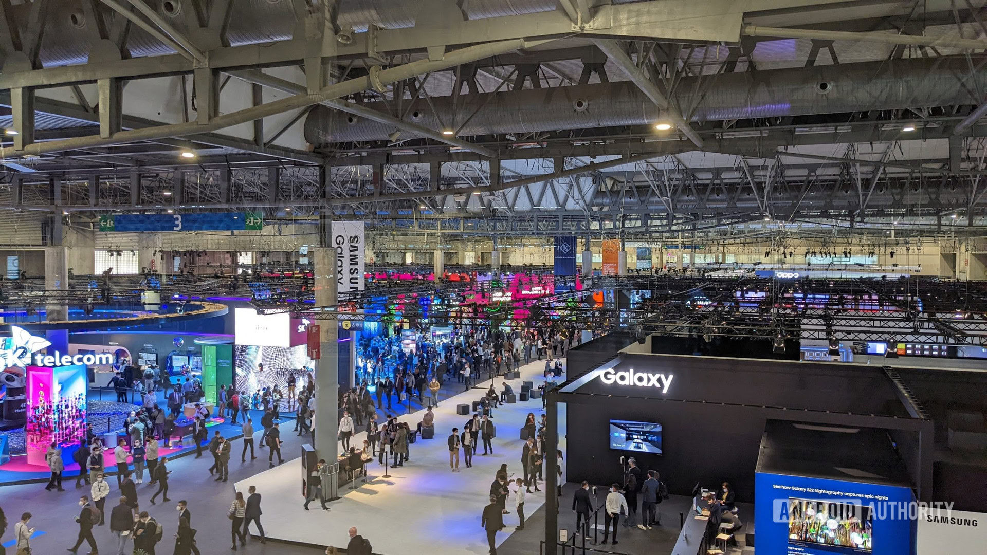 mwc 2022 show floor above