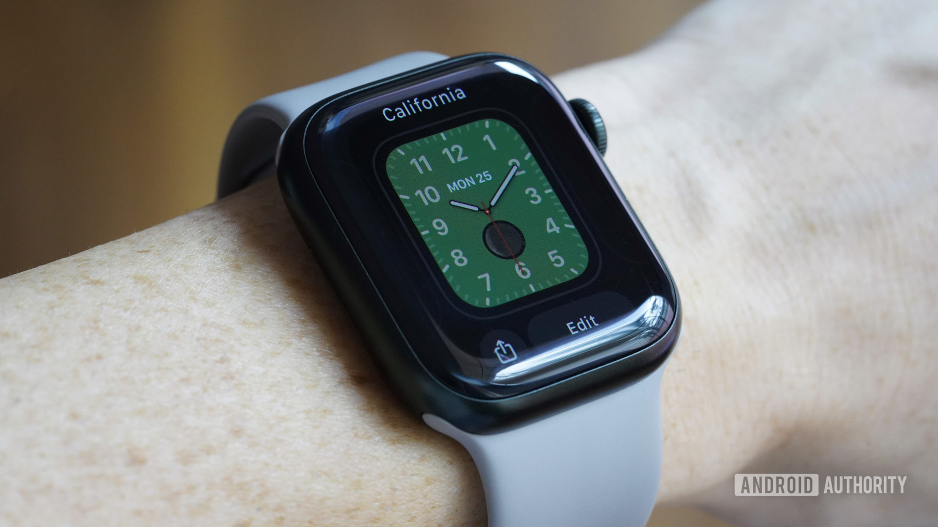A user changes the watch face on her Apple Watch Series 7.
