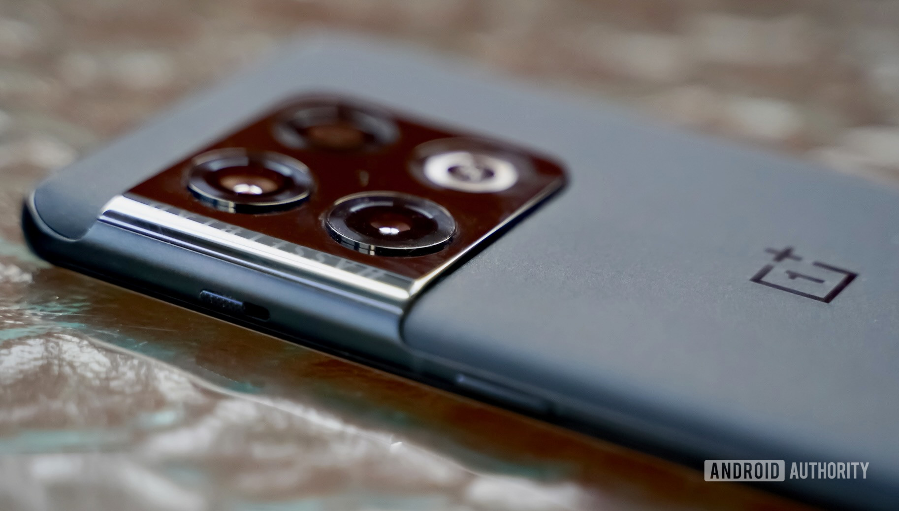 Tampilan kamera samping OnePlus 10 Pro