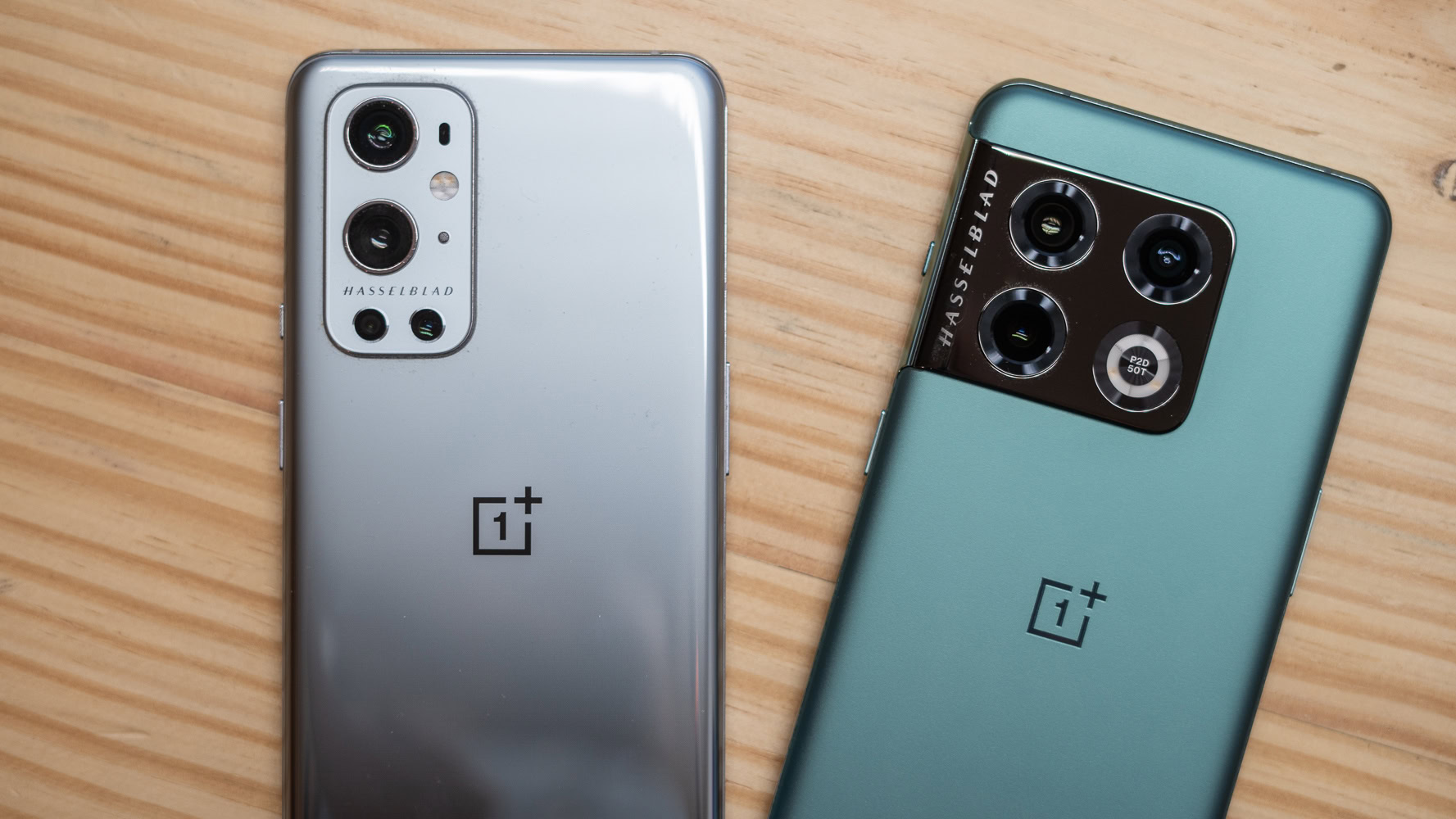 OnePlus 10 Pro dan OnePlus 9 Pro dengan modul kamera