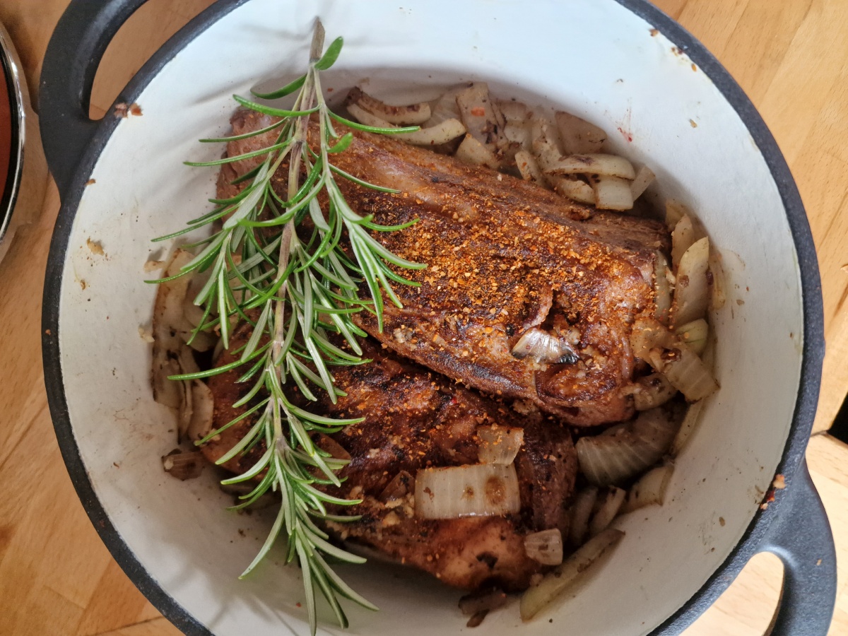 Ribs and rosemary in a pot, shot with Galaxy S22 Ultra default camera app