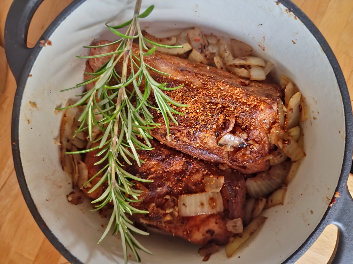 Ribs and rosemary in a pot, shot with Galaxy S22 Ultra Expert RAW app