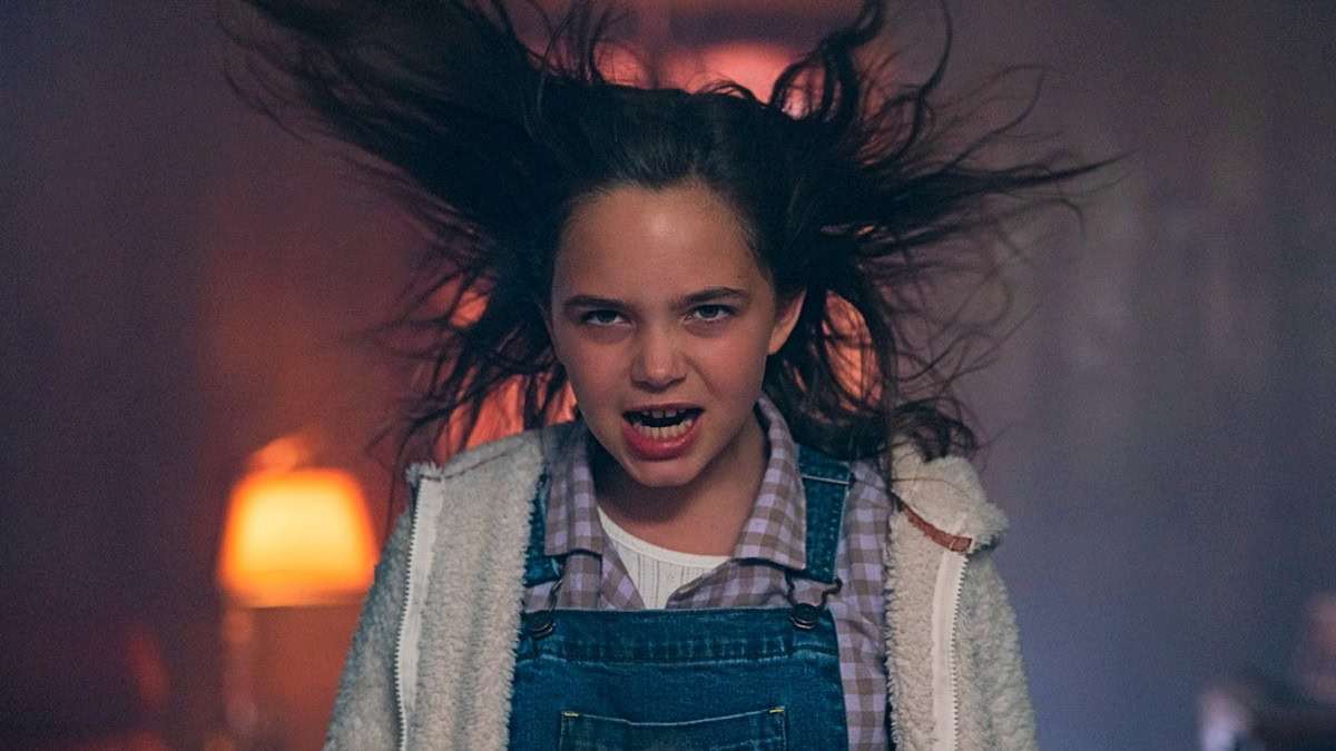 Seorang gadis kecil berteriak di Firestarter - film streaming baru terbaik