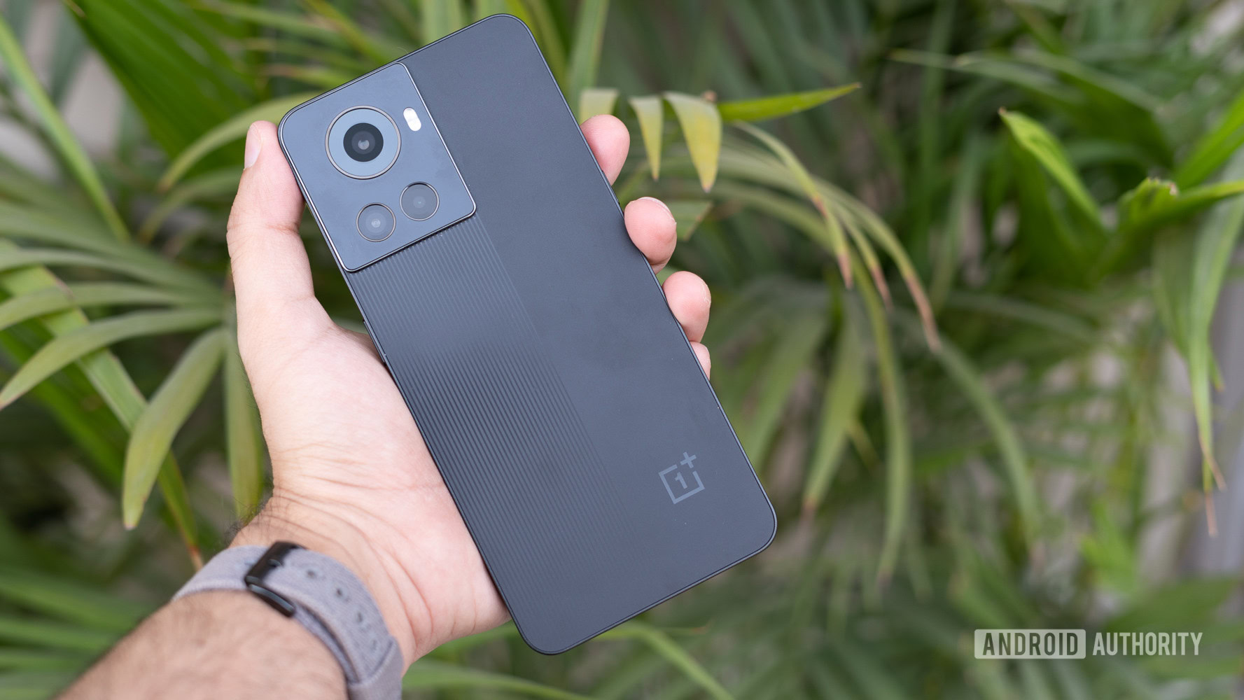 OnePlus R review: A realme in all but name - Android Authority
