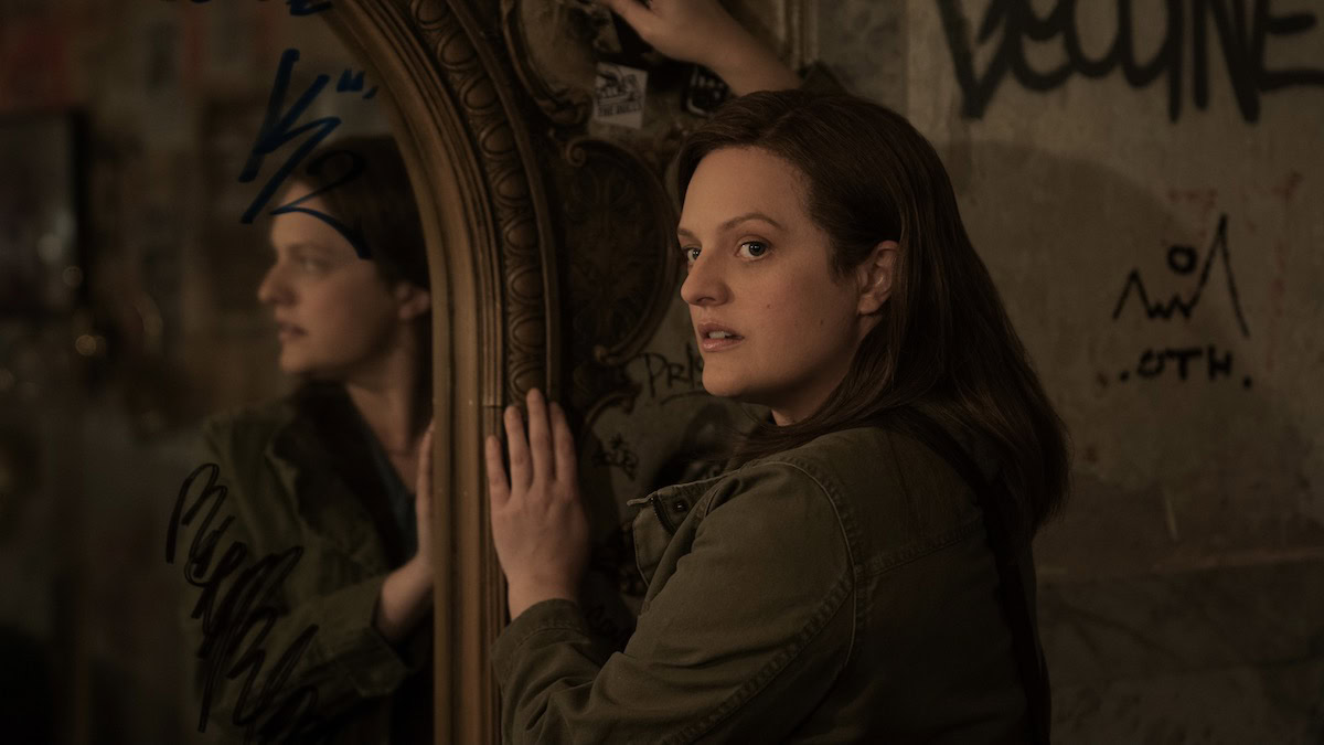 Elisabeth Moss in front of the mirror in Shining Girls - they appear like the Paper Girls