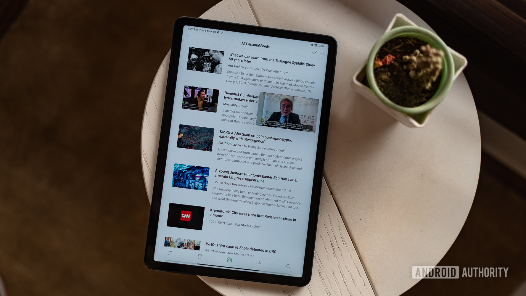 Xiaomi Pad 5 top-down view of a news feed and floating youtube