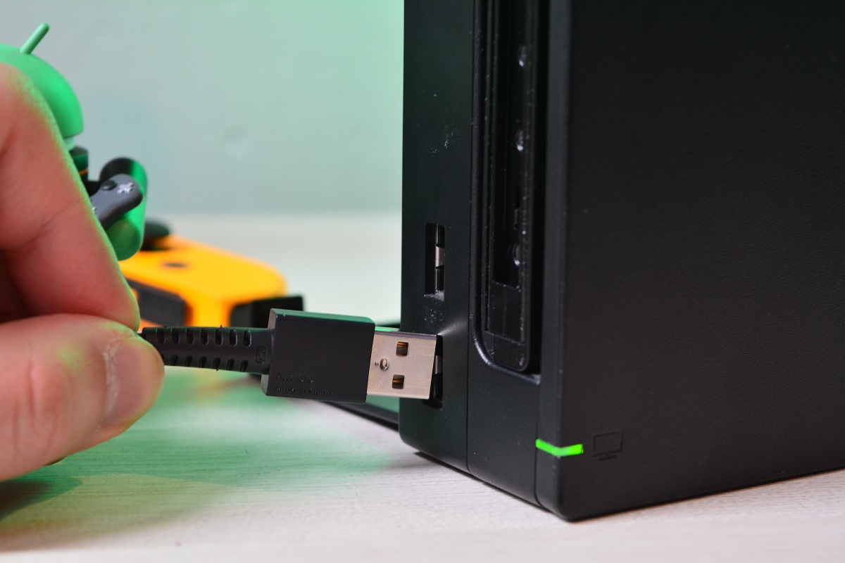 plug in the usb c cable to your switch dock