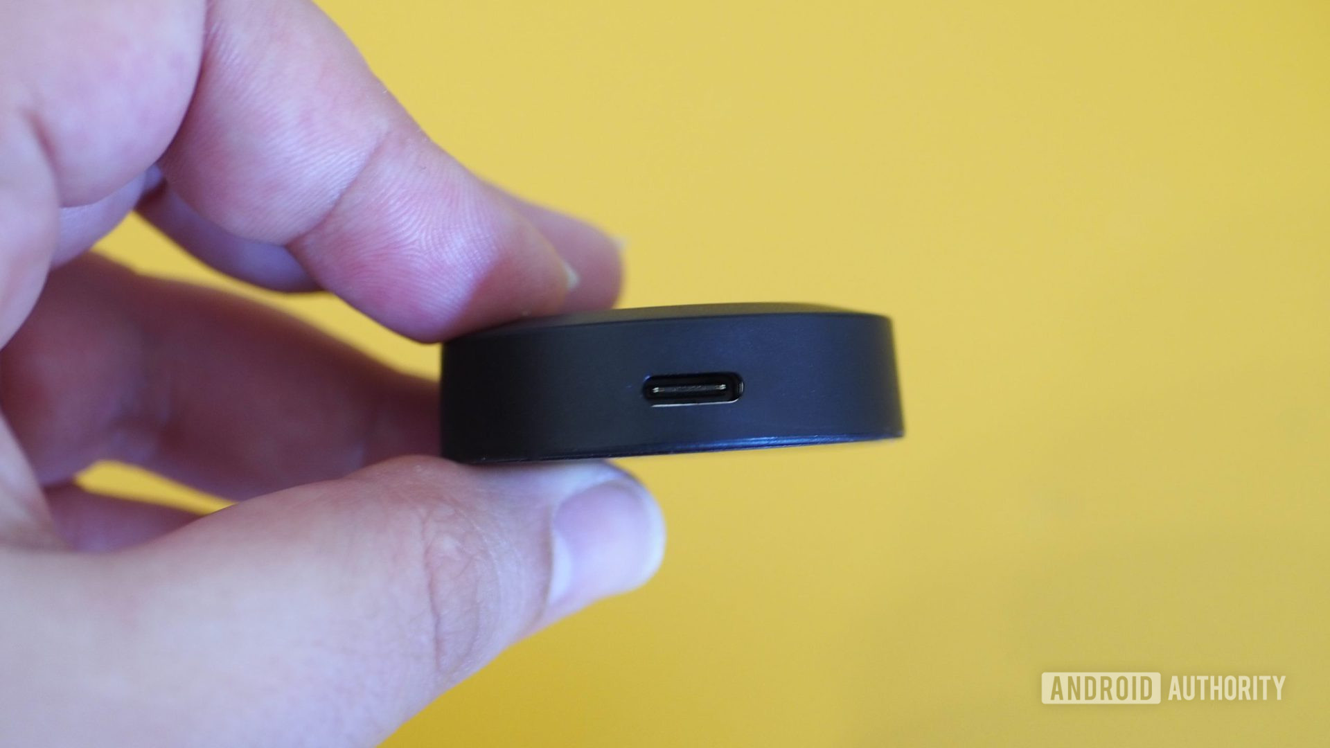Elebase Samsung Galaxy Watch şarj adaptörü, USB-C bağlantı noktasına odaklanın