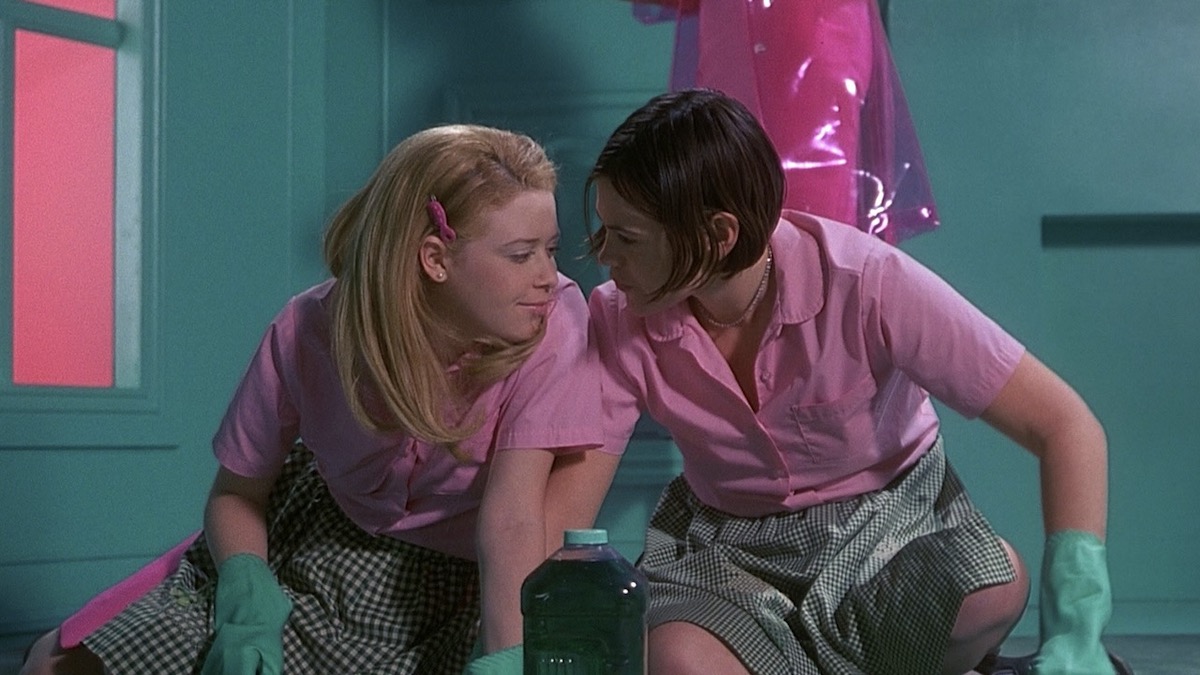 Natasha Lyonne and Clea DuVall cleaning floors, about to kiss, in But Im a Cheerleader