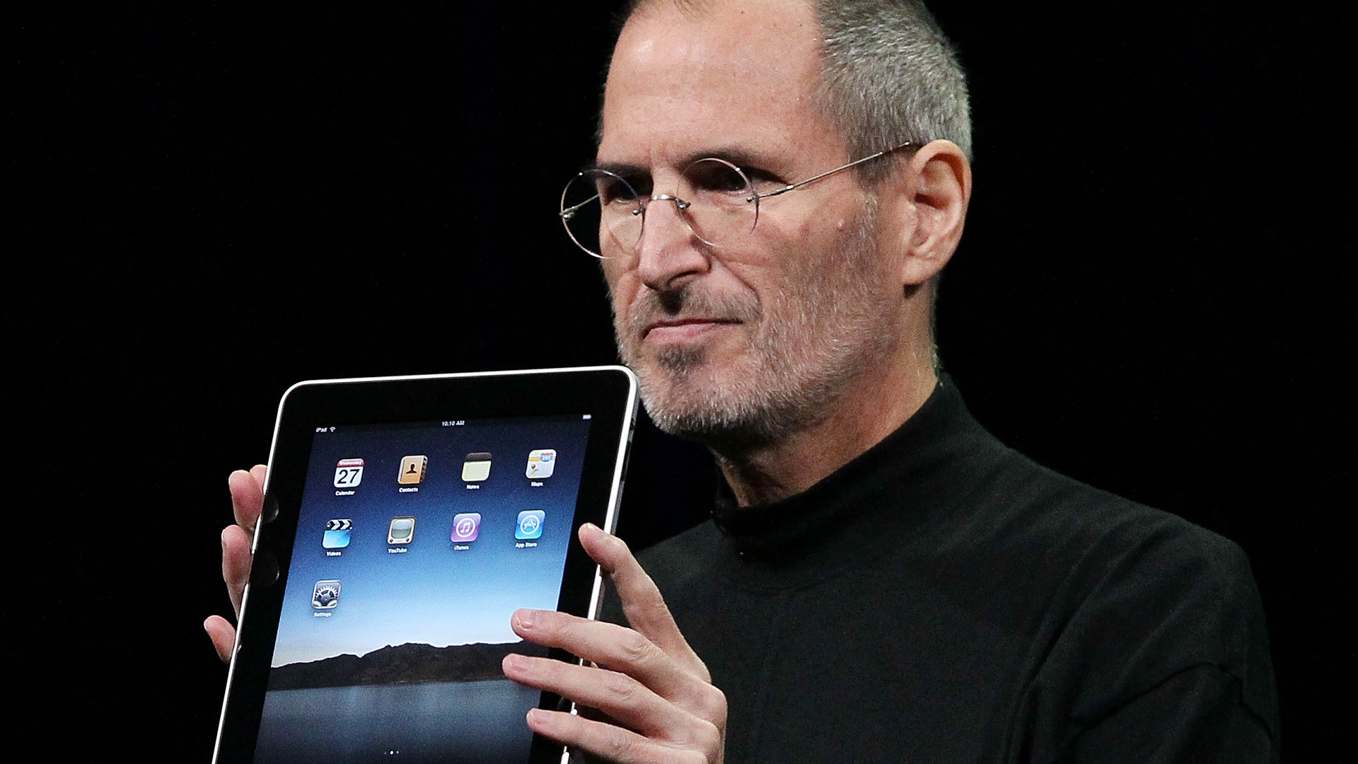 Steve Jobs, 2010 yılında ilk iPad'i tanıttı
