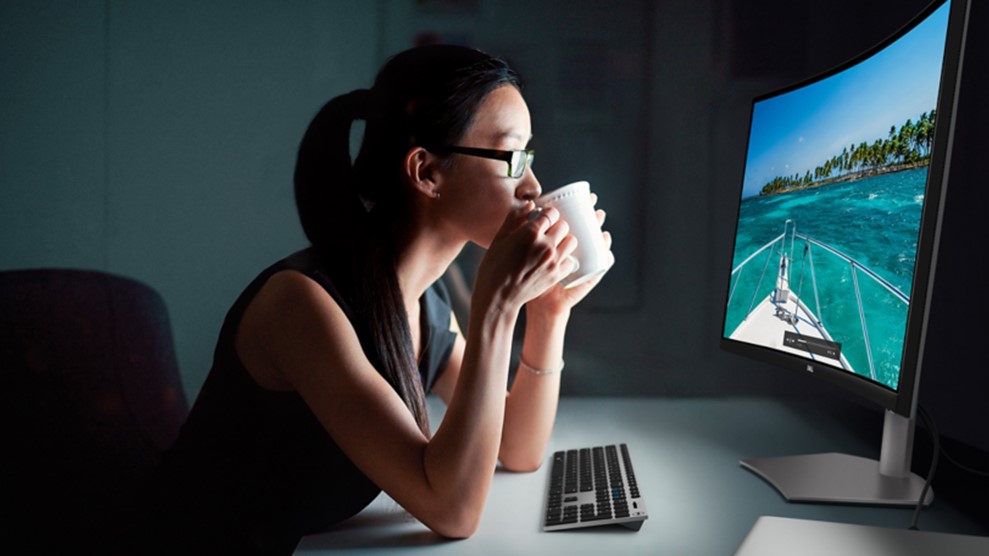 Dell 32 inch curved 4K UHD monitor Promo Image