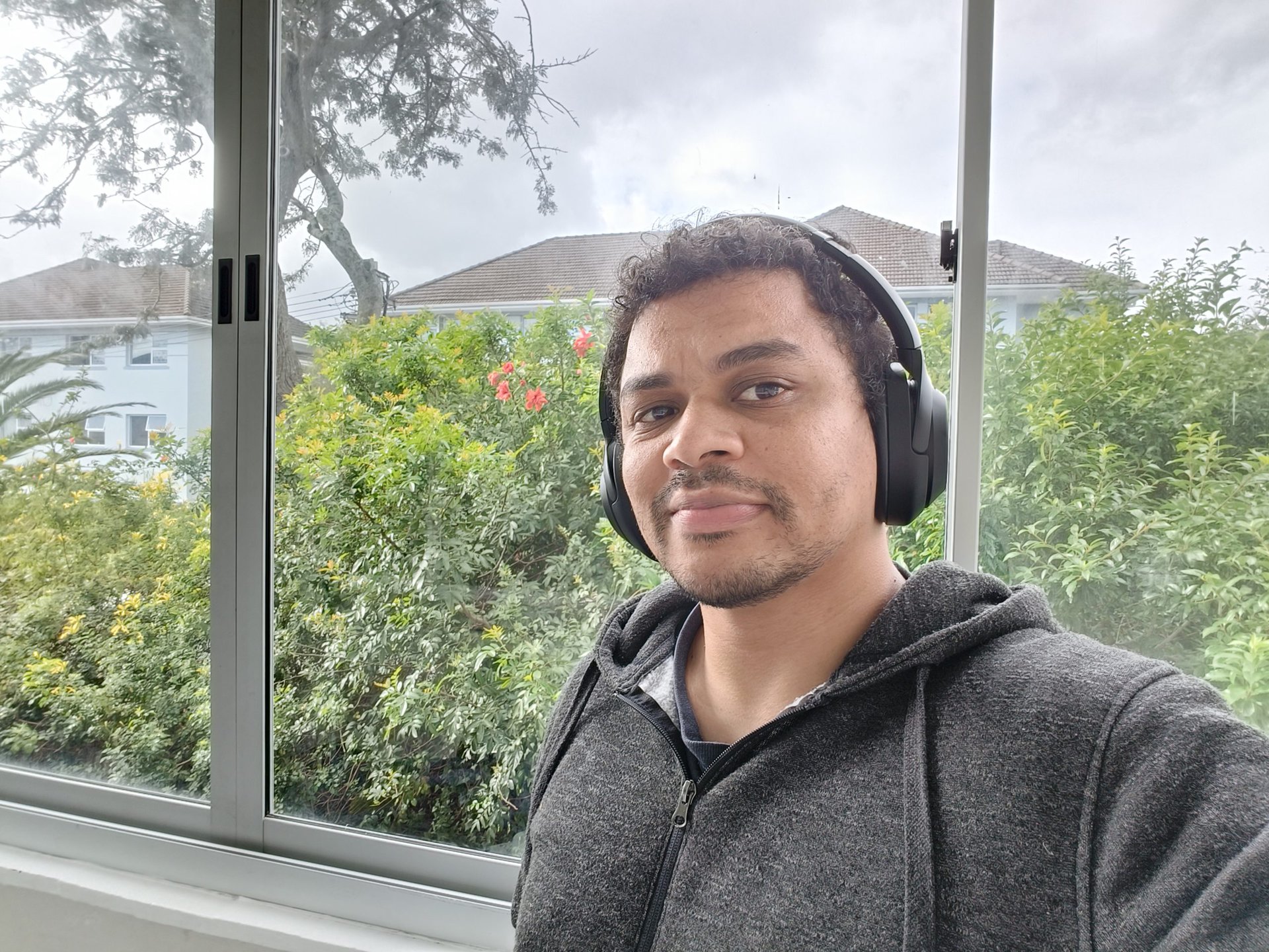 OPPO Reno 8 Pro selfie by window