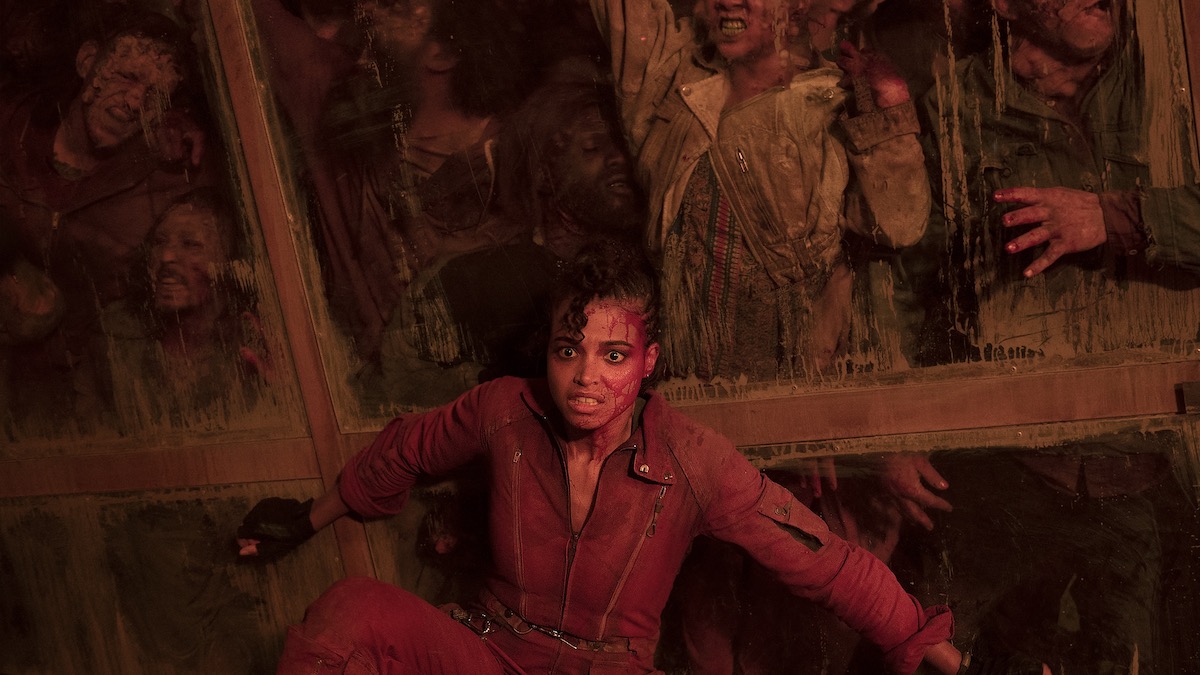 Ella Balinska bersembunyi dari gerombolan zombie di Resident Evil di Netflix - ulasan