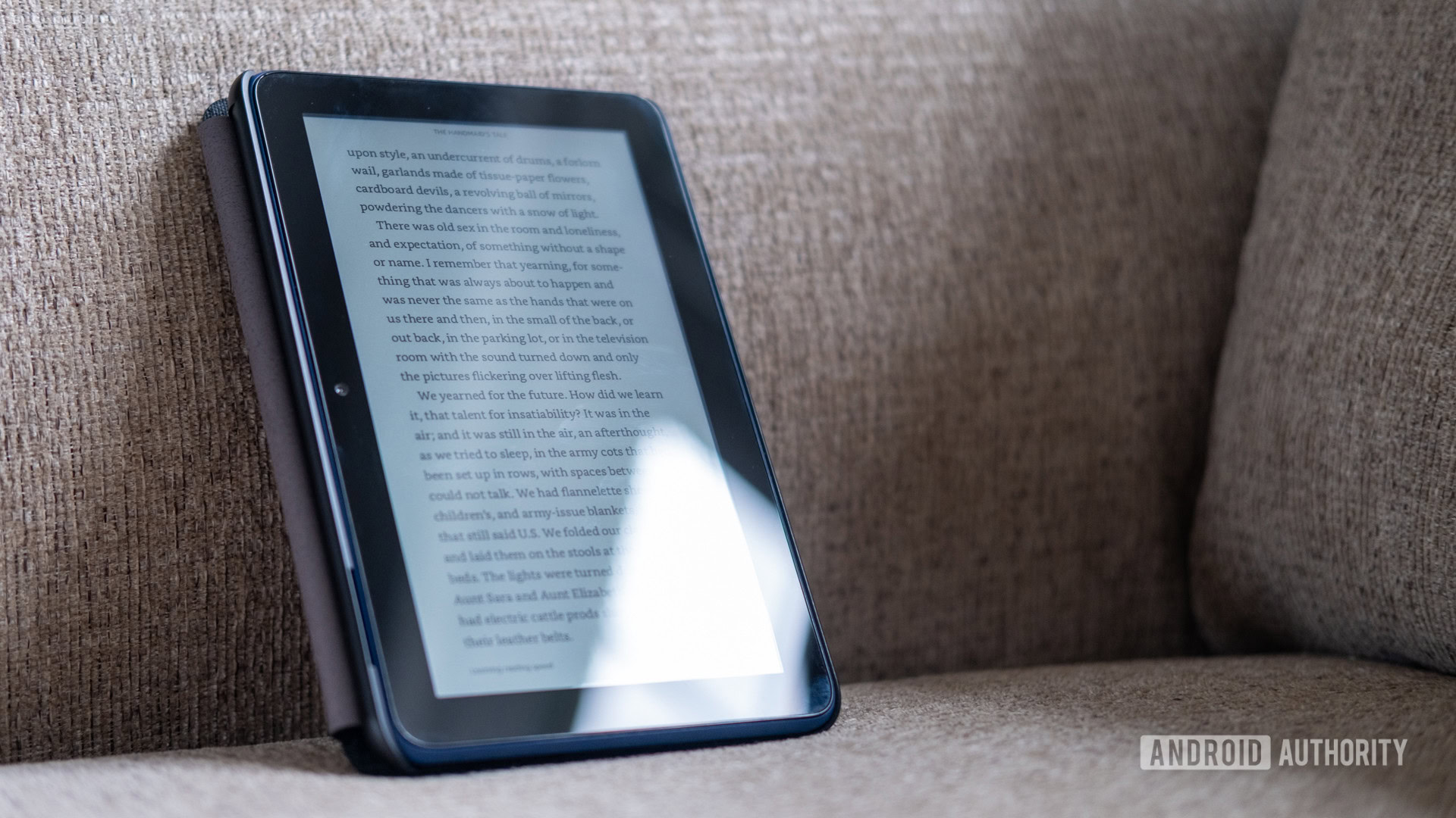 amazon fire 7 2022 kindle upright