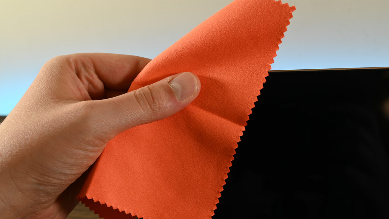 How to correctly clean your Macbook screen Android Authority